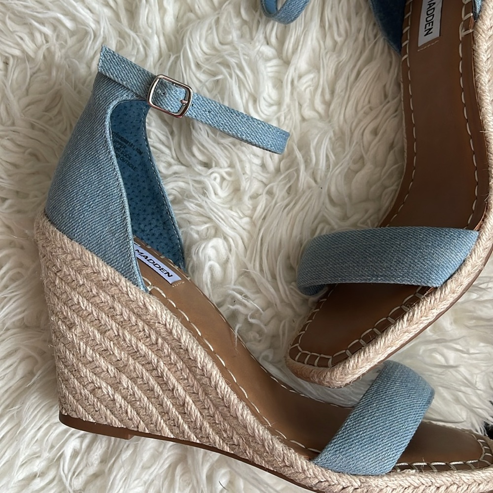NEW Steve Madden Blue Denim Submit Round Square Toe Buckle Closure Wedge Sandals - Picture 3 of 7